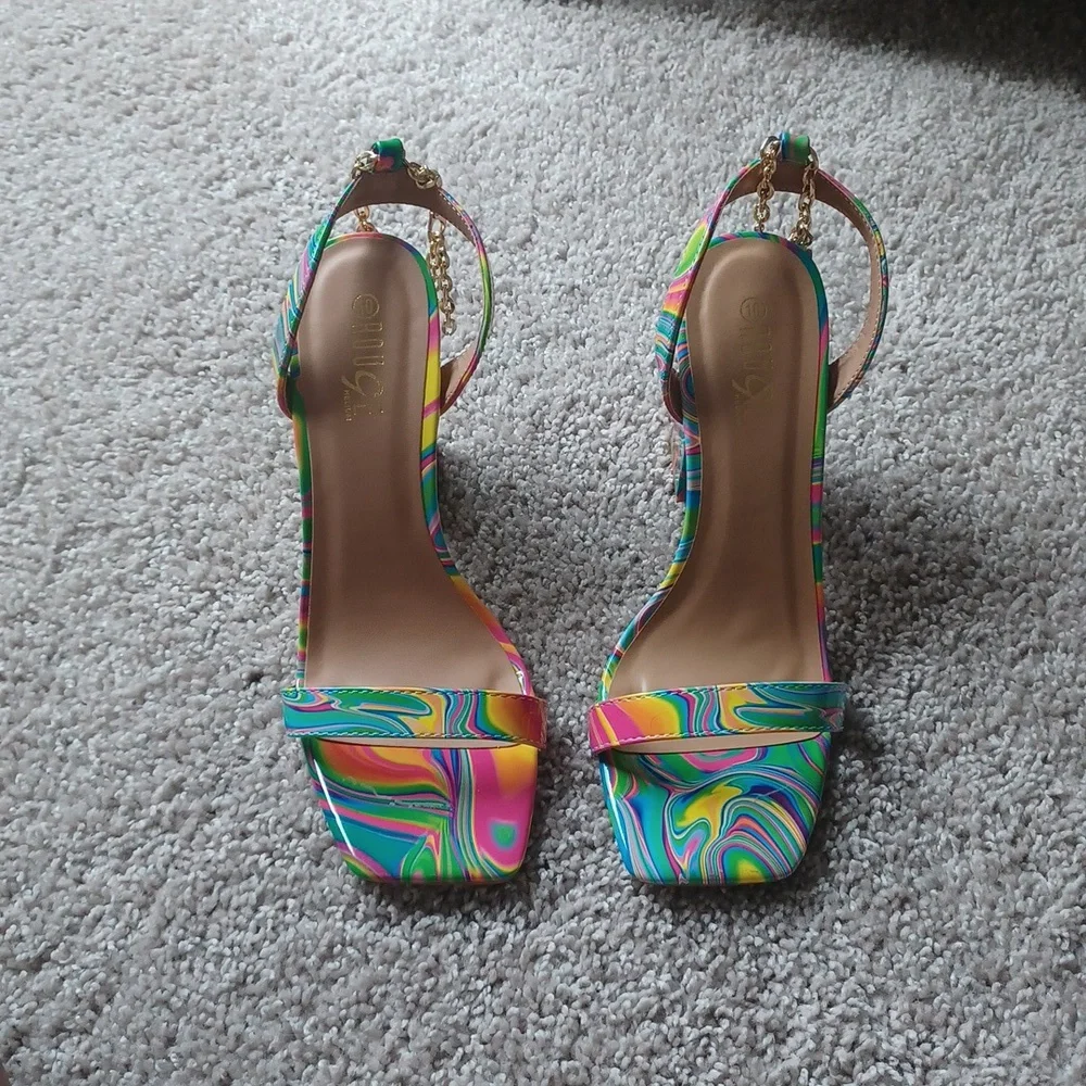 Heels - Picture 3 of 5
